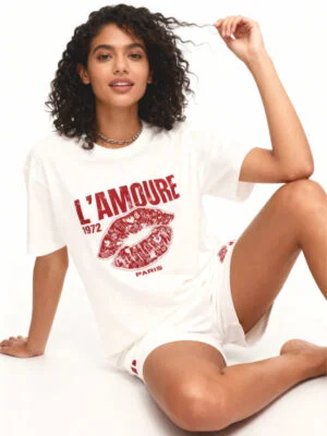 L’AMOURE T-Shirt close-up of design