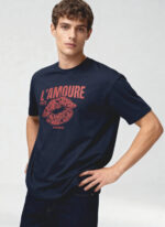 L'Amoure Paris 1972 T-Shirt | Retro French Lips Graphic Design - Image 2